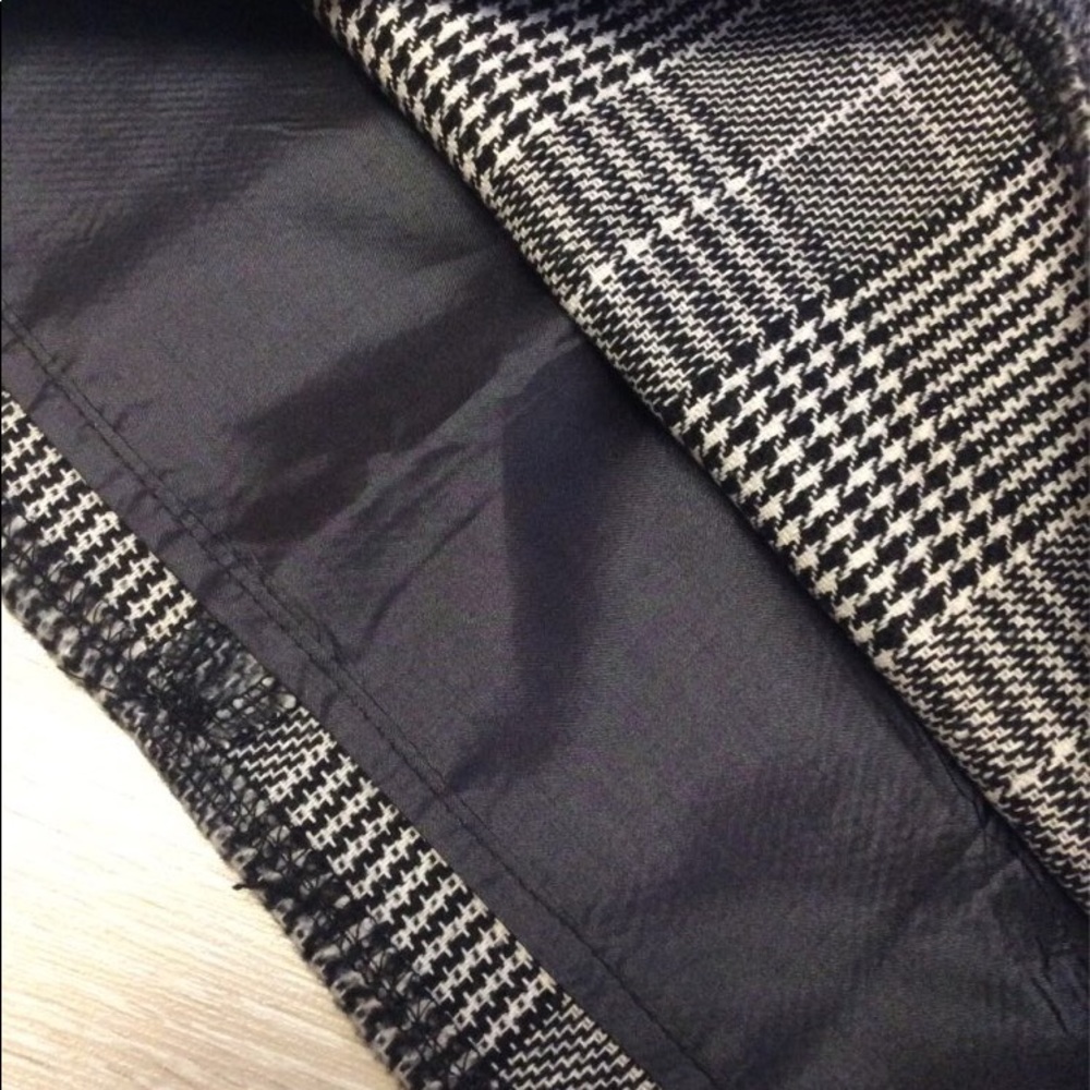 ✨Black & White Plaid Mini Skirt✨ - Picture 7 of 8